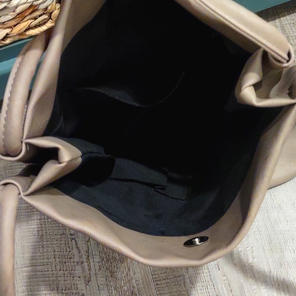 Disney Handbag With Mickey Mouse Emblem - Picture 4 of 7